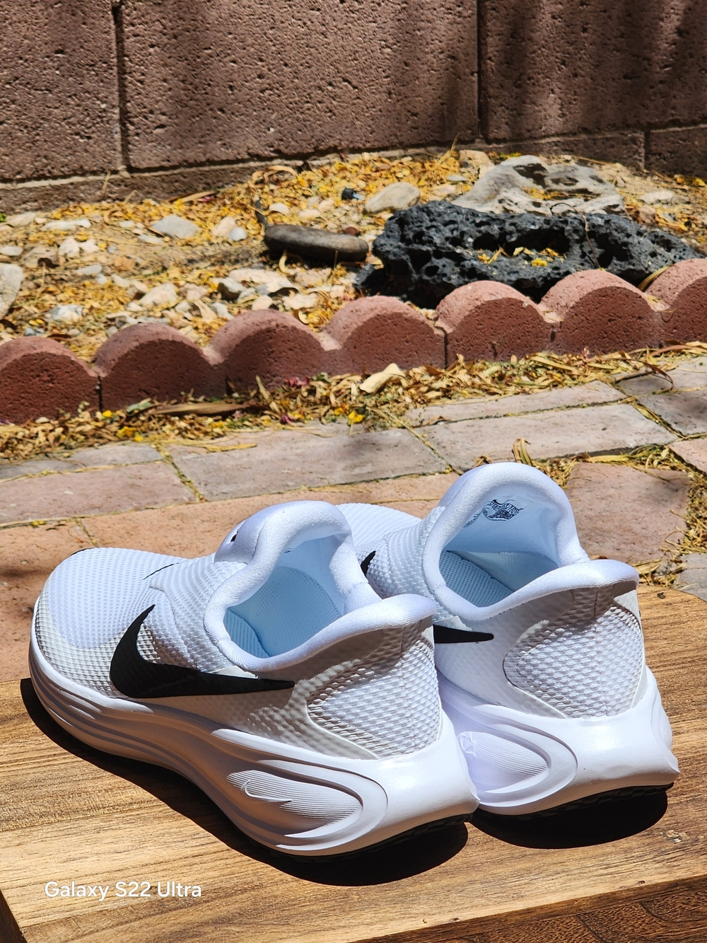 Nike Revolution 8 EasyOn Men's White Road Running Shoes Size 7.5/Women Size 9 - Picture 8 of 9